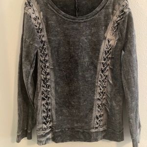 Gray T Party long-sleeve pullover tee